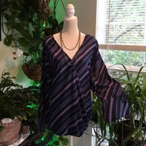 🧚🏻‍♀️NWT: Classic Sheer Flowing Blouse🧚🏻‍♀️